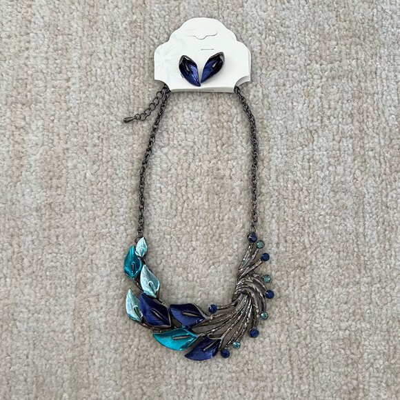 3 for $6 NWT Flower Chunky Statement Necklace Earrings Jewelry Bundle - Picture 1 of 6